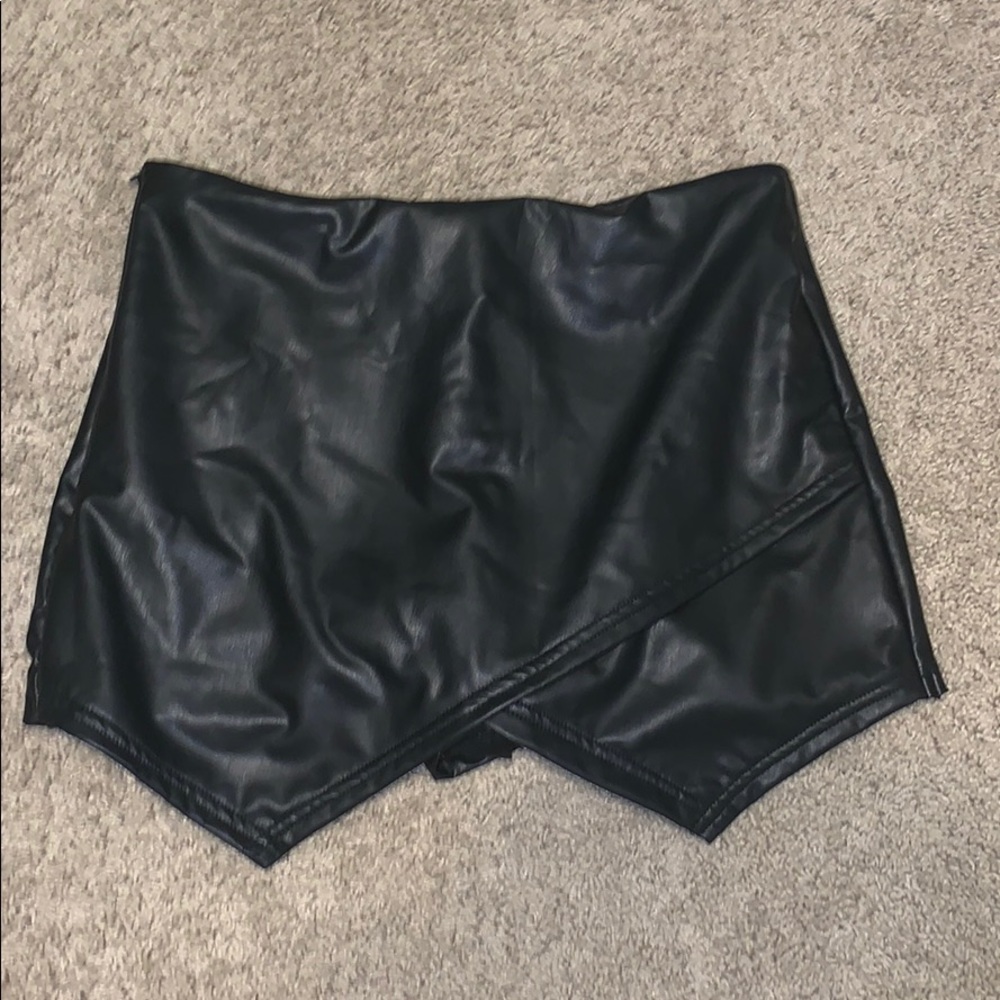 Shein never worn before leather skort size:L